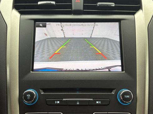 Used 2016 Ford Fusion SE w/ Equipment Group 202A FWD image 3