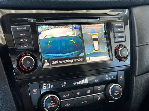 Used 2018 Nissan Rogue SV w/ Premium Package FWD image 19