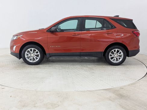 Used 2020 Chevrolet Equinox LS image 2