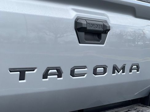 Certified 2025 Toyota Tacoma SR5 AWD/4WD image 8
