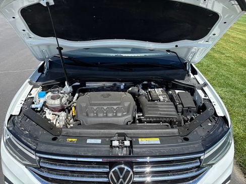 Used 2023 Volkswagen Tiguan SE w/ Panoramic Sunroof Package AWD/4WD image 24
