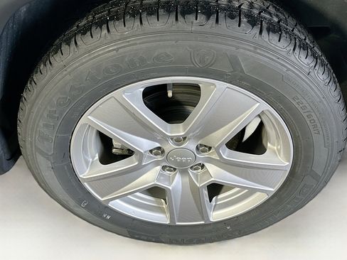 Used 2022 Jeep Compass Latitude FWD image 11