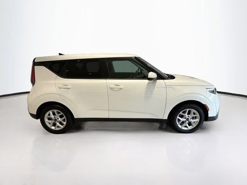 Used 2025 Kia Soul LX w/ LX Technology Package FWD image 8