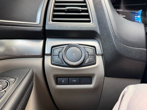 Used 2018 Ford Explorer XLT w/ Equipment Group 202A FWD image 24