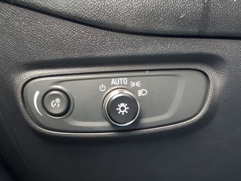 Used 2020 Chevrolet Equinox LS w/ LS Convenience Package FWD image 22