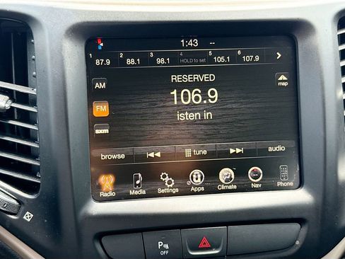 Used 2016 Jeep Cherokee Latitude w/ Safety/Convenience Group FWD image 16