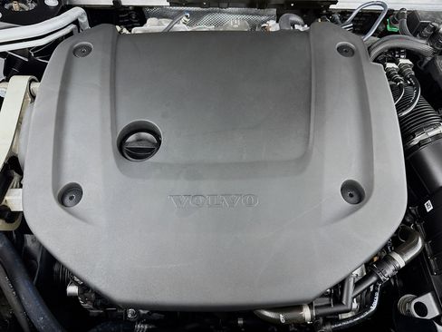 Used 2025 Volvo XC90 B6 Plus image 38