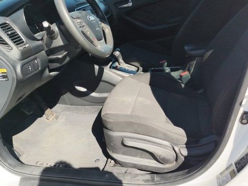 Used 2018 Kia Forte LX image 9