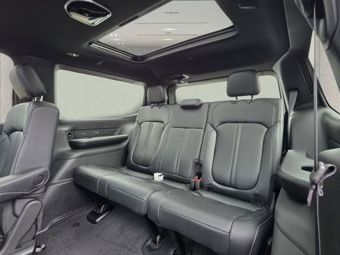 New 2026 Jeep Grand Wagoneer Limited AWD/4WD image 7