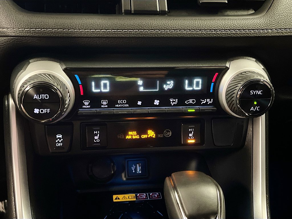 Used 2025 Toyota RAV4 XSE w/ Weather Package AWD/4WD image 16