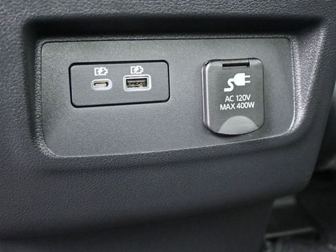 Used 2025 Nissan Frontier SV w/ SV Convenience Package RWD image 16