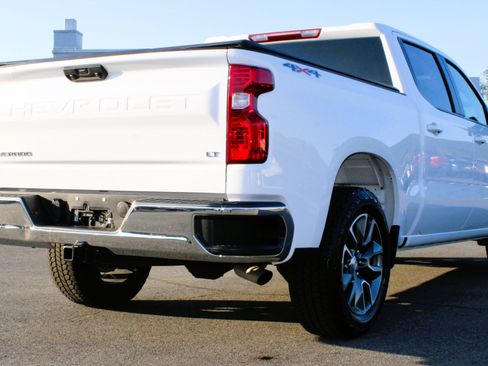 Used 2024 Chevrolet Silverado 1500 LT AWD/4WD image 7