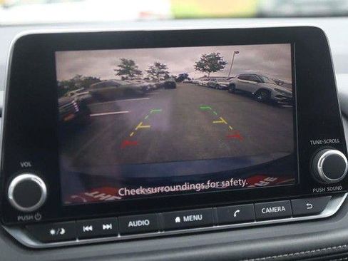 Used 2025 Nissan Rogue SV FWD image 15