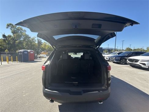 Used 2024 Chevrolet Traverse RS image 24