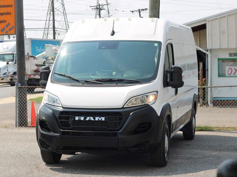 Used 2023 RAM ProMaster 2500 FWD image 3