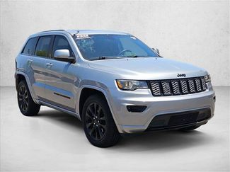 Used 2017 Jeep Grand Cherokee Altitude AWD/4WD video 3