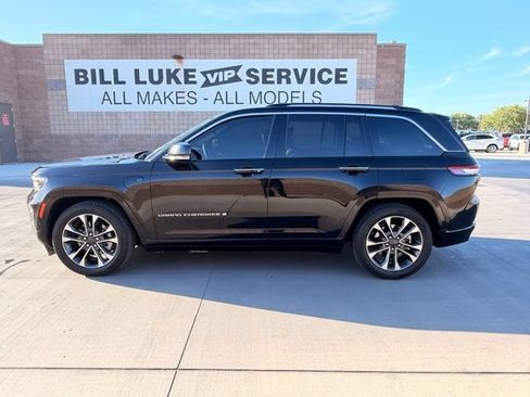 Used 2024 Jeep Grand Cherokee Overland w/ Luxury Tech Group IV AWD/4WD image 11