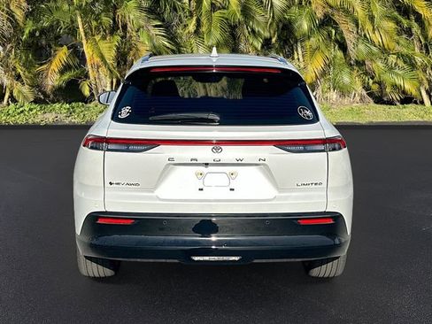 Used 2025 Toyota Crown Signia w/ Advanced Technology Package image 6