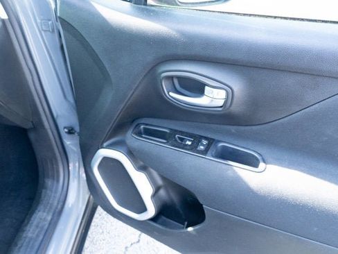 Used 2020 Jeep Renegade Latitude w/ UConnect 8.4 Nav Group image 43