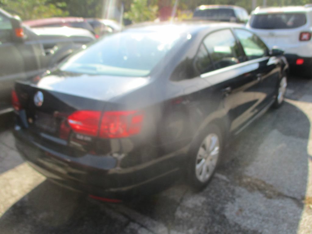 Used 2013 Volkswagen Jetta SE FWD image 3
