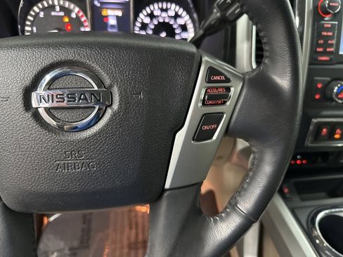Used 2016 Nissan Titan SL image 18