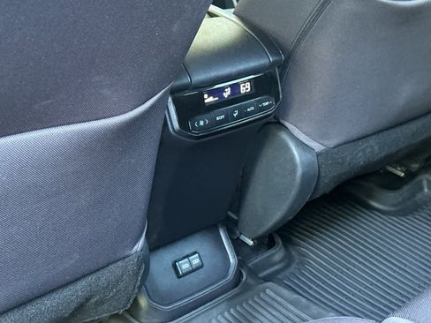 Used 2022 Toyota Highlander L AWD/4WD image 14