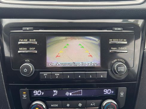 Used 2016 Nissan Rogue SV image 26