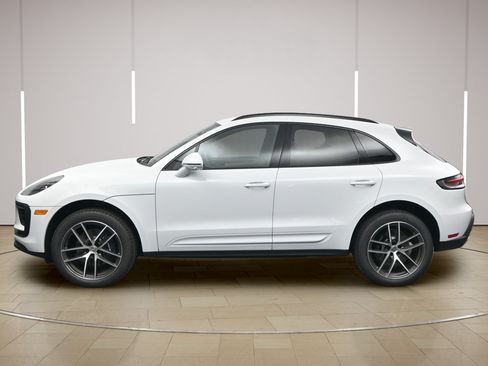 Certified 2026 Porsche Macan AWD/4WD image 2
