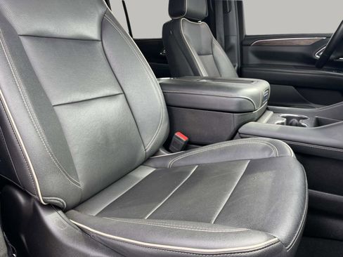 Used 2023 Chevrolet Suburban Premier image 29