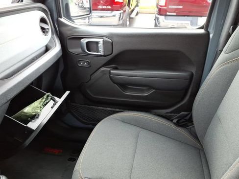 Used 2024 Jeep Wrangler Unlimited AWD/4WD image 22