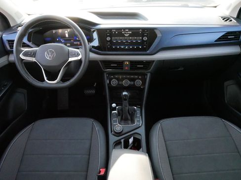 Used 2024 Volkswagen Taos SE w/ Panoramic Sunroof Package image 10