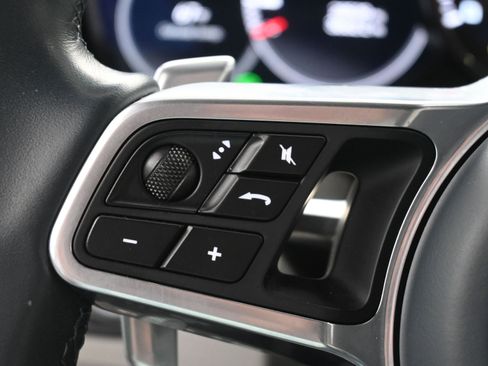 Certified 2022 Porsche Cayenne S image 20