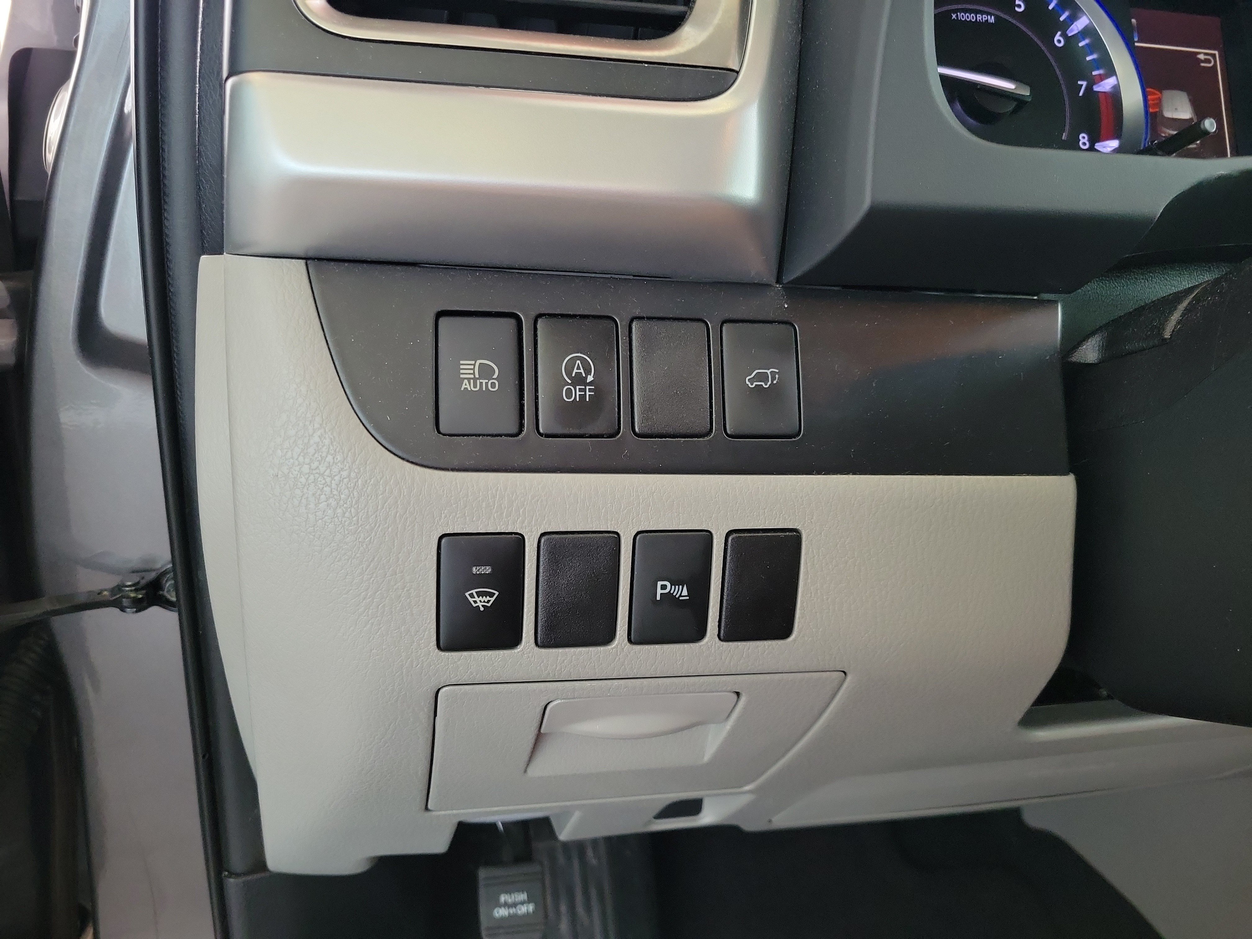 Used 2019 Toyota Highlander Limited FWD image 15