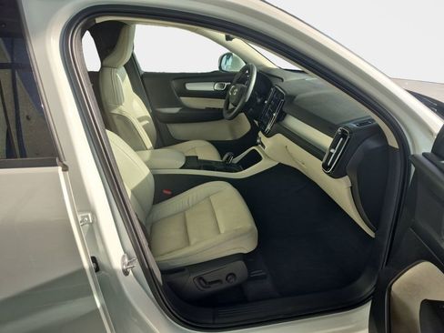 Used 2022 Volvo XC40 T5 Momentum AWD/4WD image 18