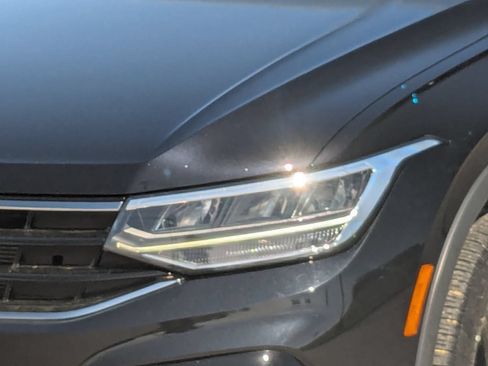 Used 2023 Volkswagen Tiguan SE R-Line AWD/4WD image 9