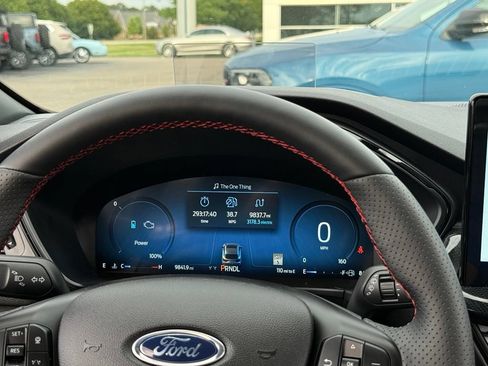 Used 2025 Ford Escape ST-Line Elite w/ Premium Technology Package AWD/4WD image 8