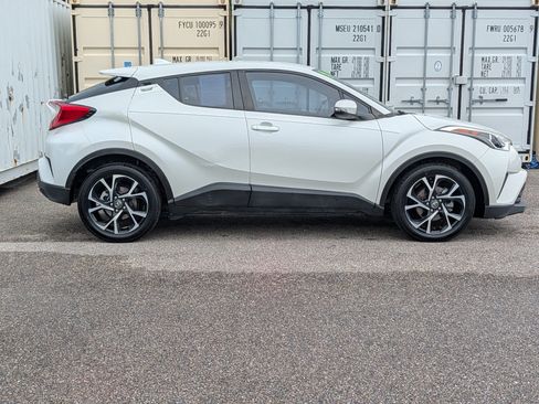 Used 2018 Toyota C-HR XLE FWD image 4
