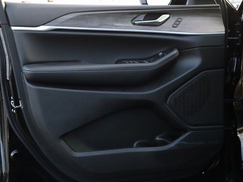 New 2025 Jeep Grand Cherokee Limited image 13