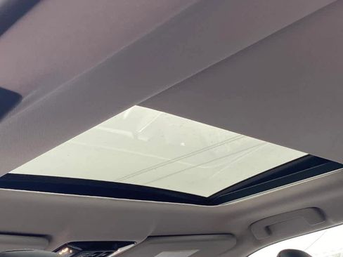 New 2025 Mitsubishi Outlander SE image 12