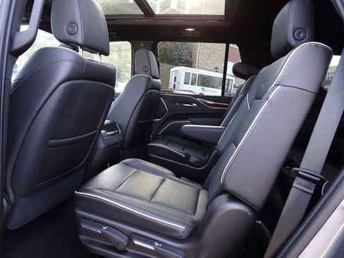 Used 2021 Cadillac Escalade Premium Luxury image 16