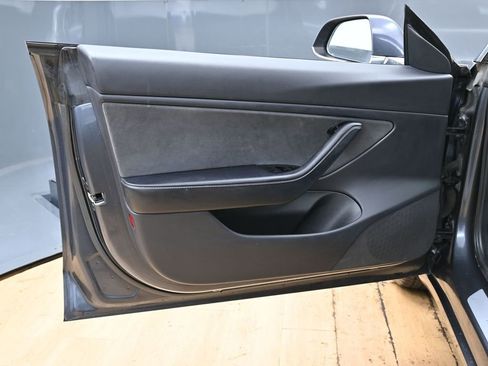 Used 2019 Tesla Model 3 Standard Range image 40