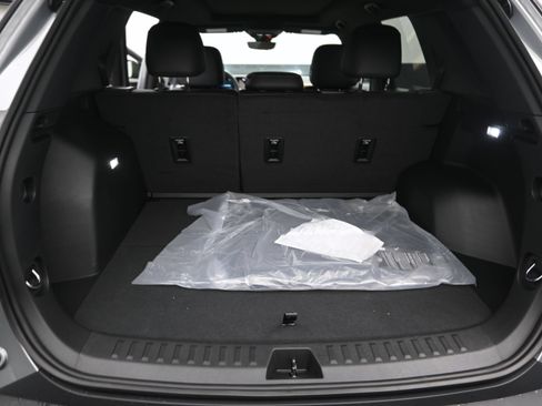 Used 2026 Chevrolet Equinox ACTIV w/ Safety and Technology Package AWD/4WD image 19