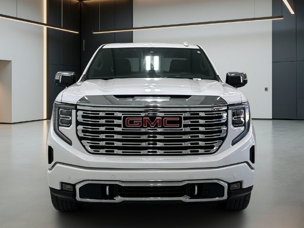 Used 2025 GMC Sierra 1500 Denali w/ Technology Package AWD/4WD image 9