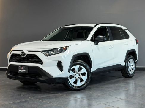 Used 2019 Toyota RAV4 LE FWD image 1