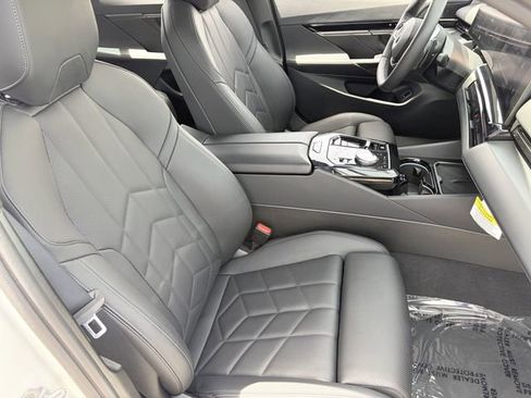 Used 2025 BMW 530i RWD image 11