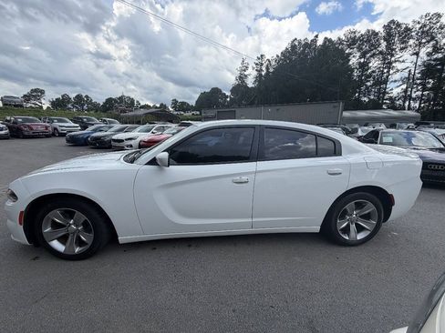 Used 2015 Dodge Charger SE w/ Sport Appearance Group RWD image 10