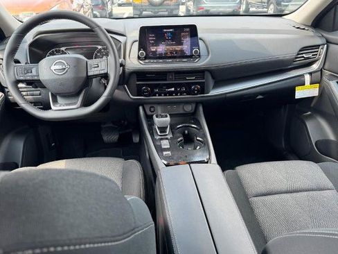 Certified 2026 Nissan Rogue SV FWD image 11