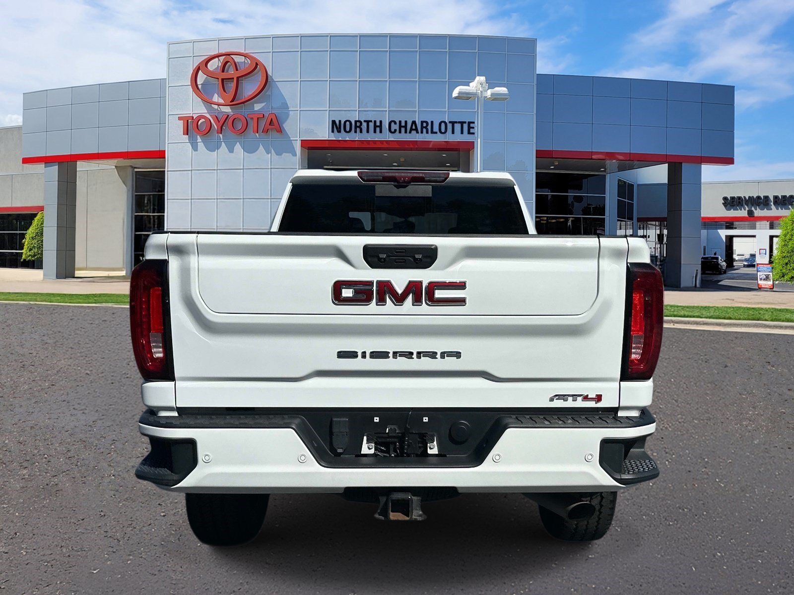 Used 2022 GMC Sierra 2500 AT4 w/ AT4 Preferred Package AWD/4WD image 5