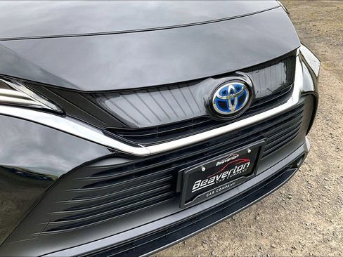 Used 2023 Toyota Venza LE AWD/4WD image 32