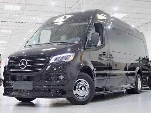 Used 2024 Mercedes-Benz Sprinter 3500 image 6